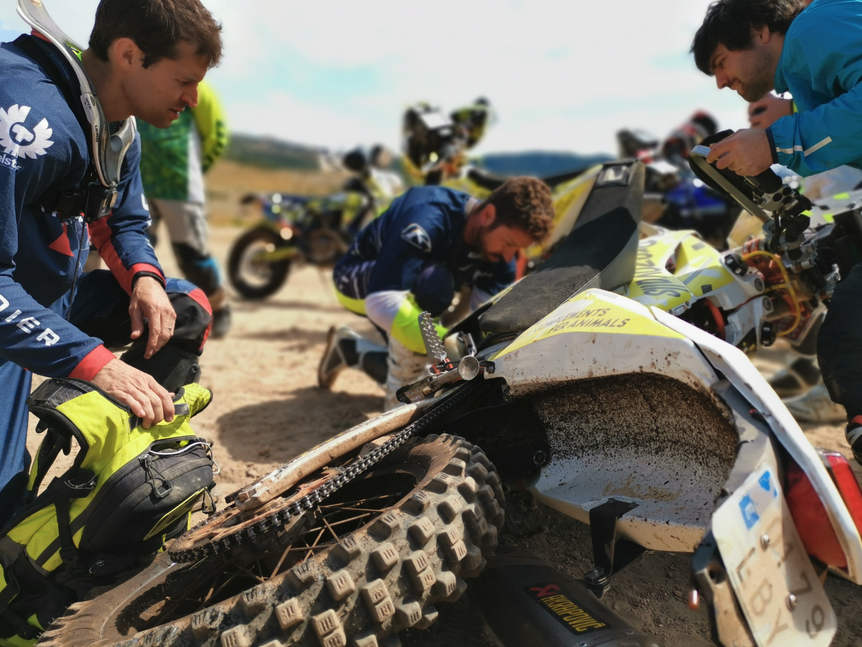 Dinaric Rallye verzeichnet erste kaputte Motorräder